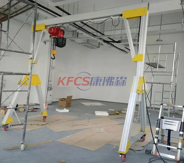 What are the requirements for a qualified KBK flexible combined suspension crane?