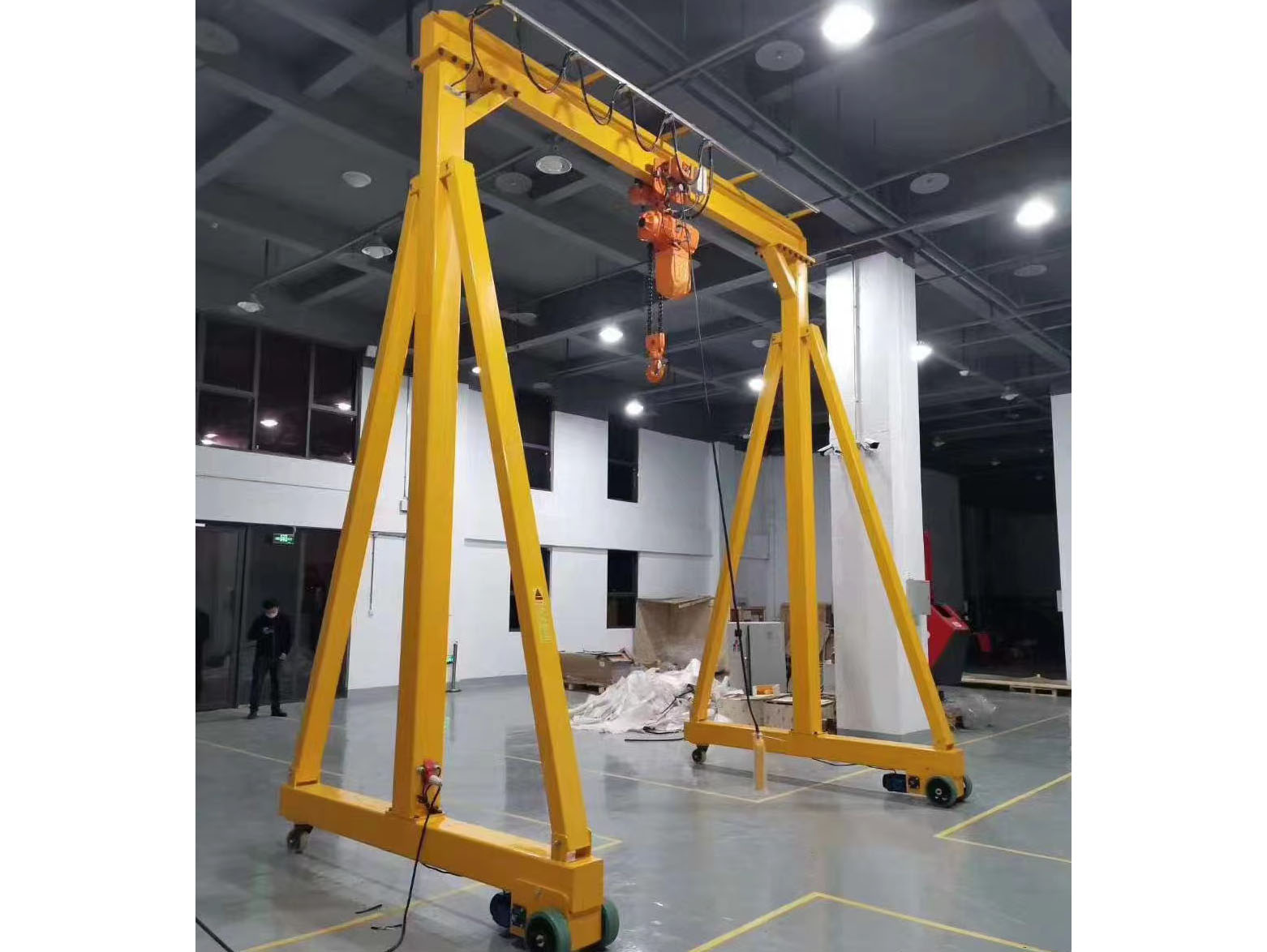 Adjustable gantry cranes