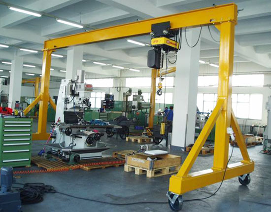 Adjustable height gantry cranes